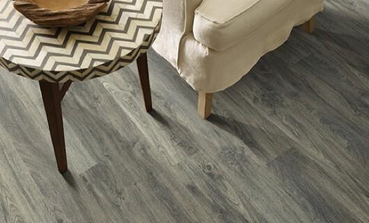 Table on laminate flooring | Flooring Direct
